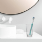 KIT ESCOVA DE DENTE ORAL-B SENSITIVE INDICATOR EXTRA MACIA + FIO DENTAL ORAL-B SATIN FLOSS